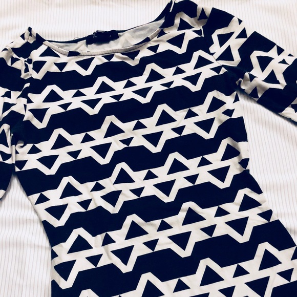 🖤🤍Forever 21 Patterned Bodycon Dress 🤍🖤 - Picture 1 of 3